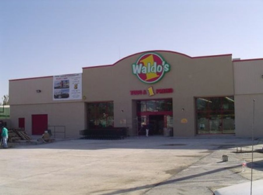 Tienda comercial — Waldo's Mart